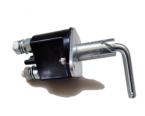 odpojovac-baterie-s-ovladacim-klicem